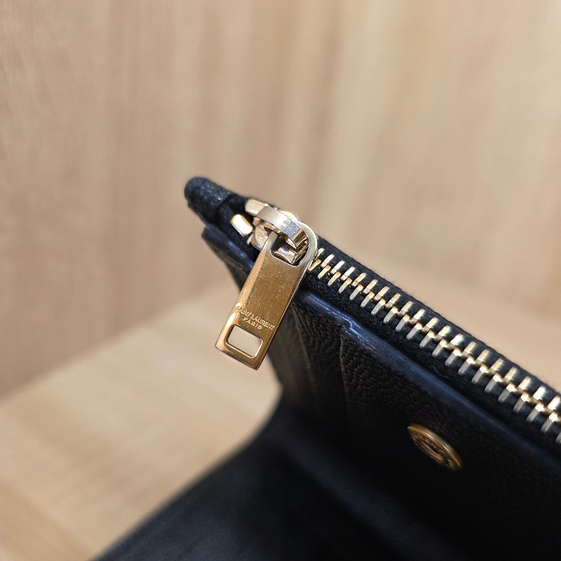 [ 甜價出！😍] YSL 黑粒面牛皮金釦UpTown短夾-24