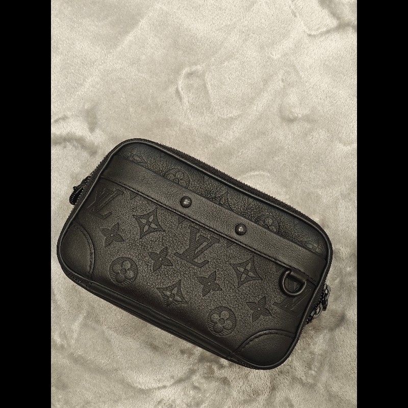 LV Alpha M82544 牛皮相機包-10