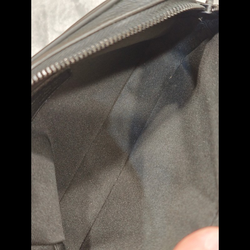 LV Alpha M82544 牛皮相機包-18