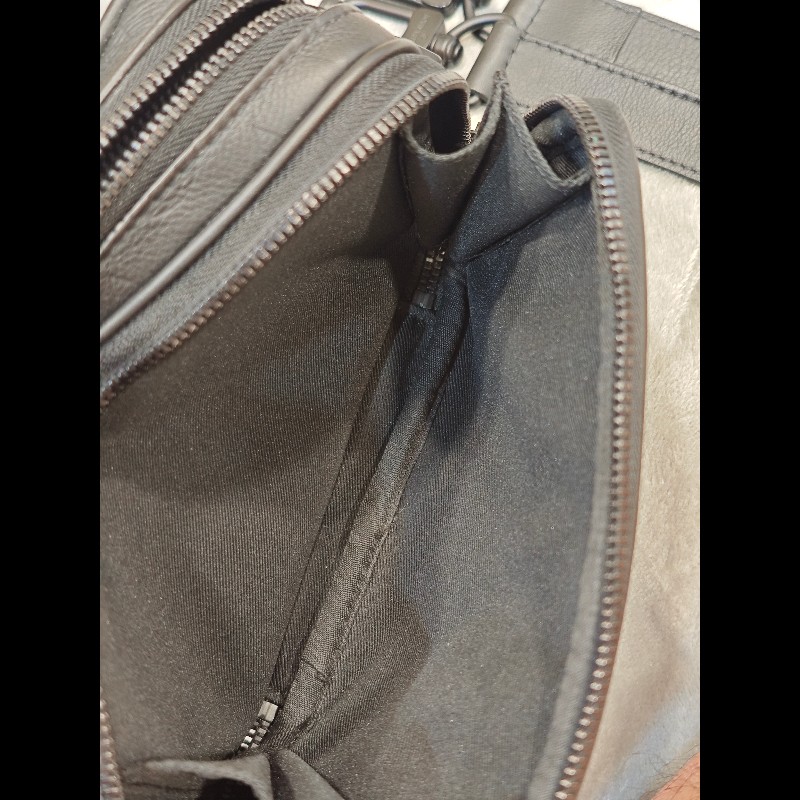 LV Alpha M82544 牛皮相機包-19