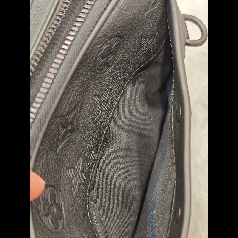 LV Alpha M82544 牛皮相機包-20