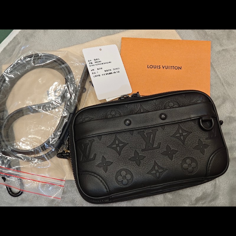 LV Alpha M82544 牛皮相機包-23