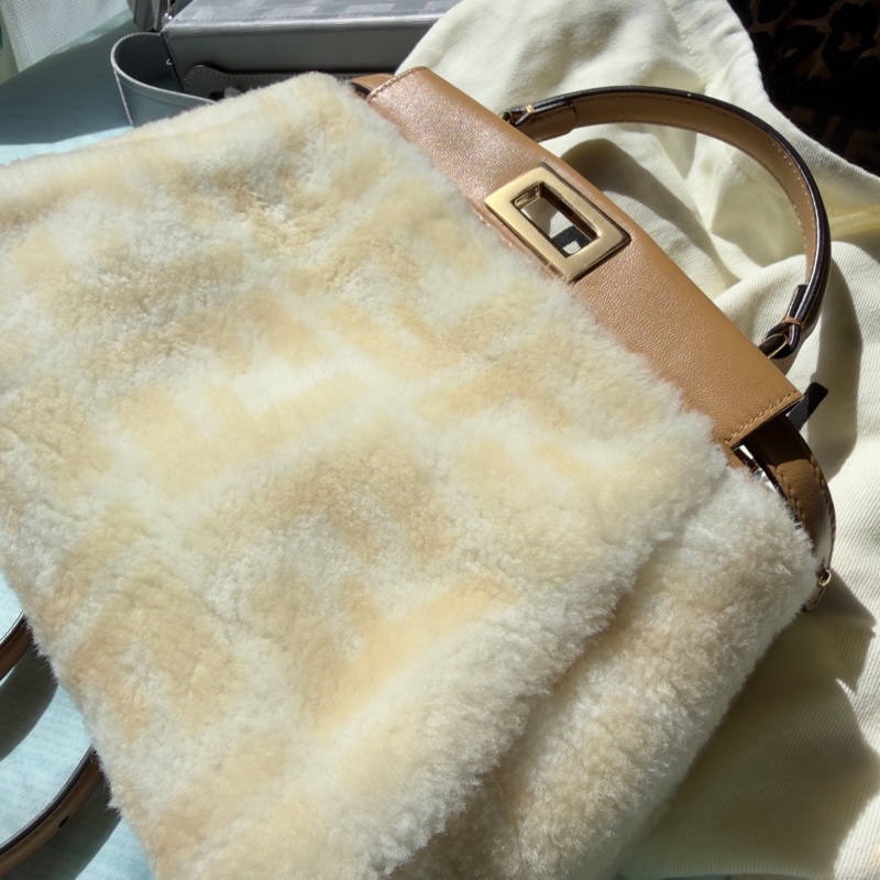 Fendi Peekaboo躲貓貓迷你羔羊毛雙F老花斜背包單肩包-2