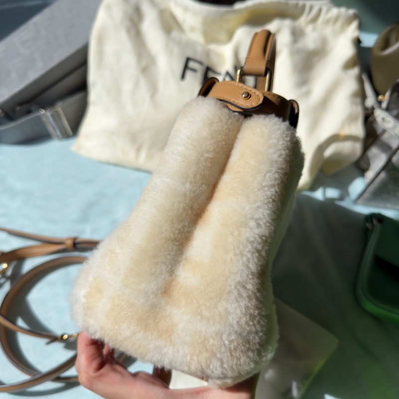 Fendi Peekaboo躲貓貓迷你羔羊毛雙F老花斜背包單肩包-3