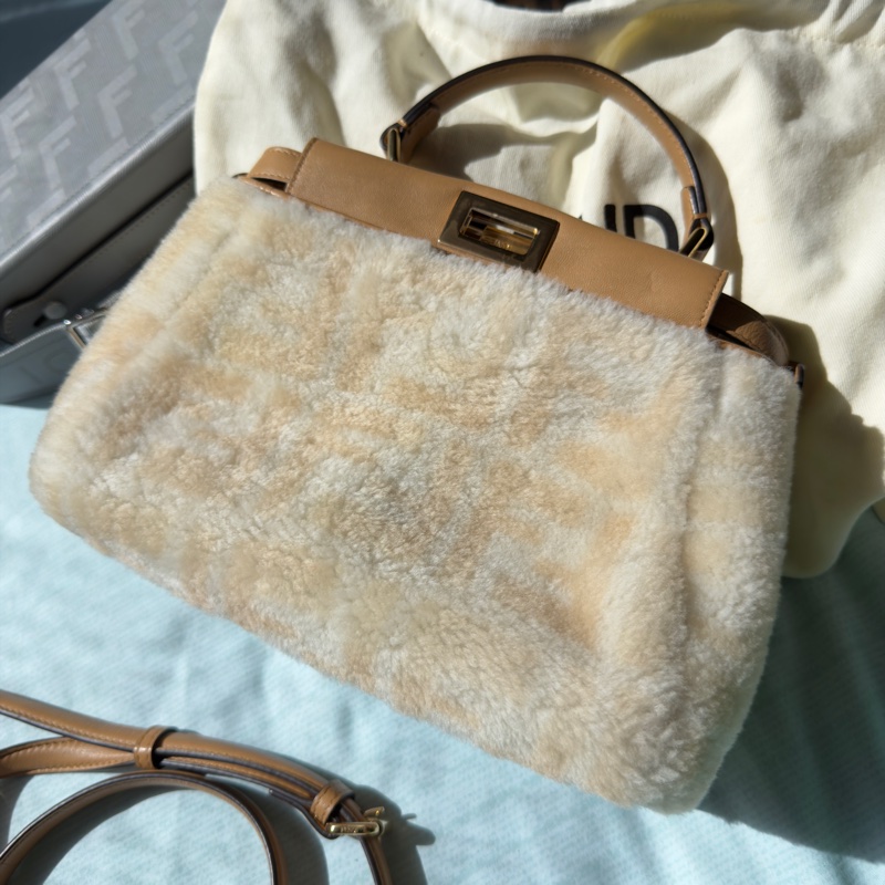 Fendi Peekaboo躲貓貓迷你羔羊毛雙F老花斜背包單肩包-4