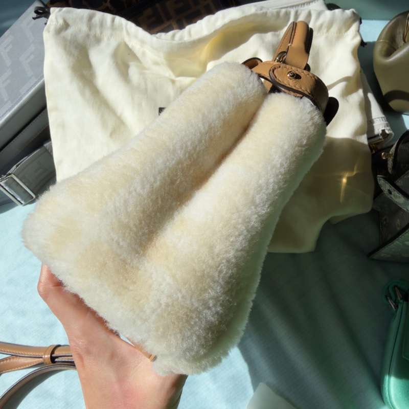 Fendi Peekaboo躲貓貓迷你羔羊毛雙F老花斜背包單肩包-5