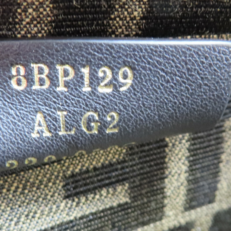 白色 毛絨 First 肩背包【FENDI 芬迪】 8BP129-6