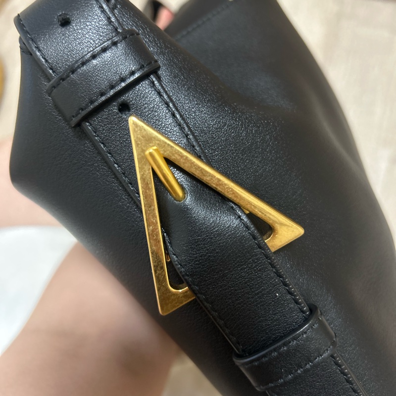 BV CRADLE 黑 小號-16