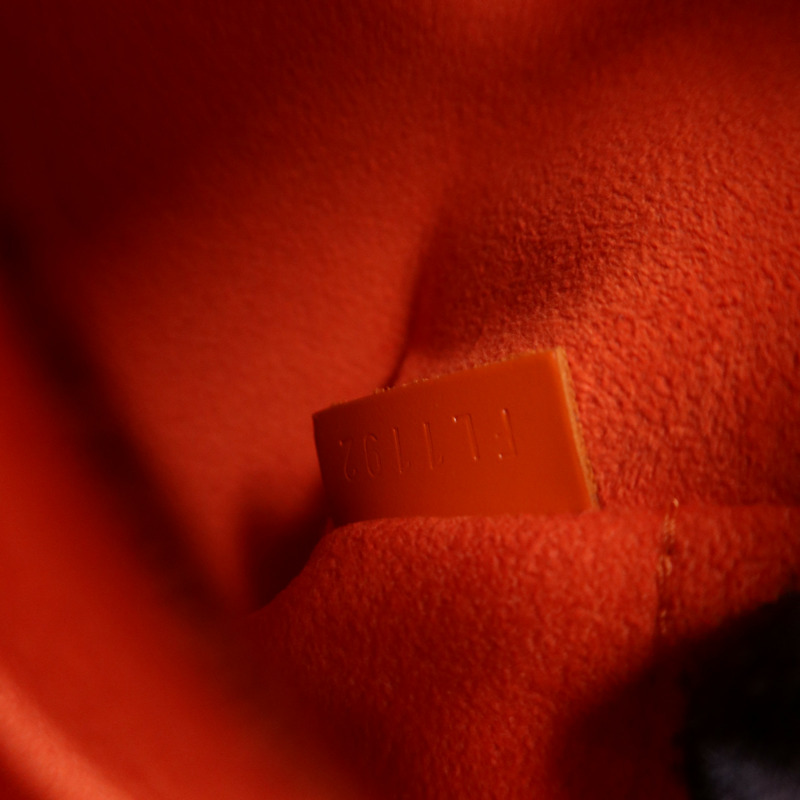 LOUIS VUITTON Epi Alma MM銀扣手挽袋-13