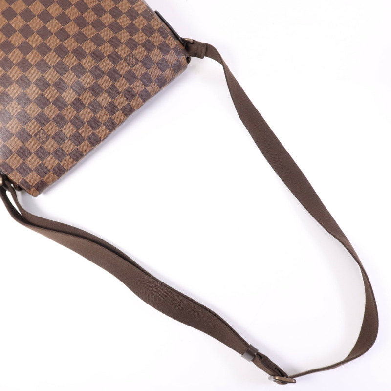 LOUIS VUITTON Damier District PM肩背袋-8