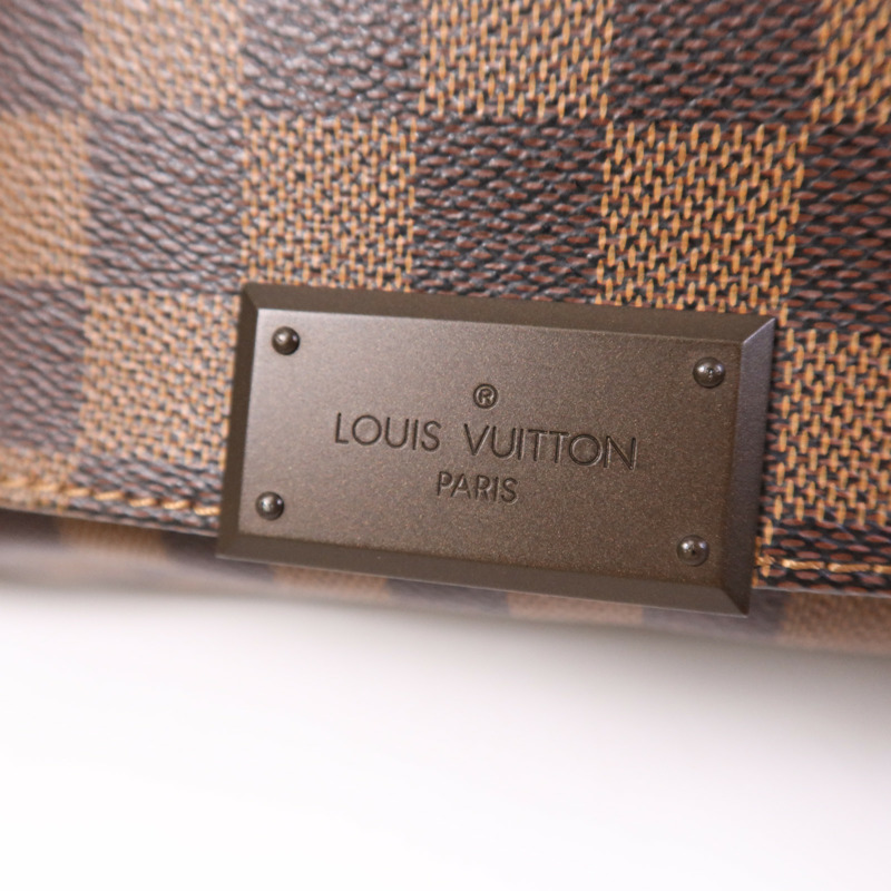 LOUIS VUITTON Damier District PM肩背袋-9