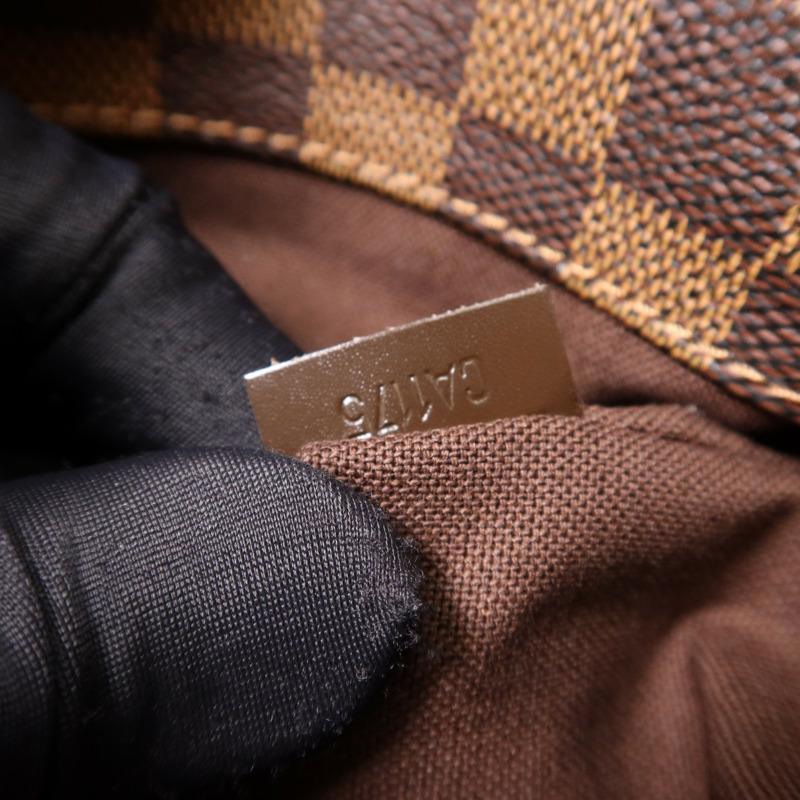 LOUIS VUITTON Damier District PM肩背袋-12