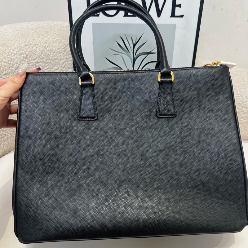 99新普拉達/prada 黑金大號殺手包手提包 帶肩帶 斜挎包 底長:36-1