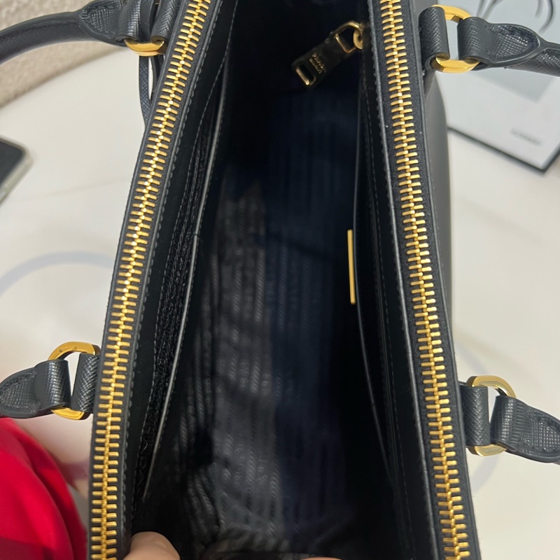 99新普拉達/prada 黑金大號殺手包手提包 帶肩帶 斜挎包 底長:36-9