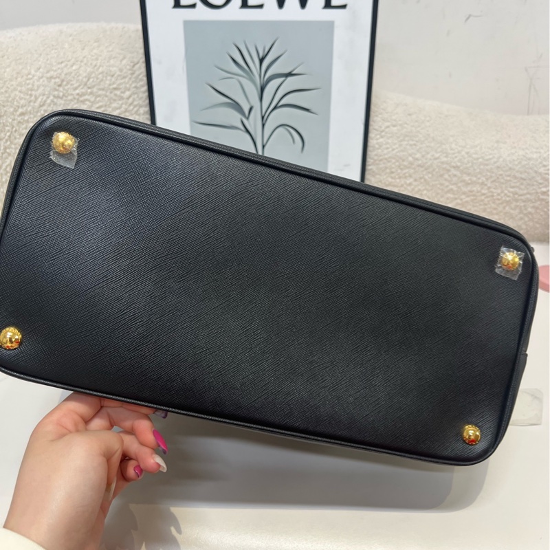 99新普拉達/prada 黑金大號殺手包手提包 帶肩帶 斜挎包 底長:36-10