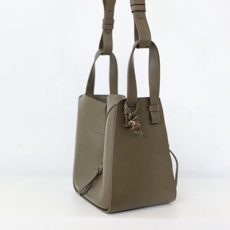 二手LOEWE Hammock 質感霧綠-1