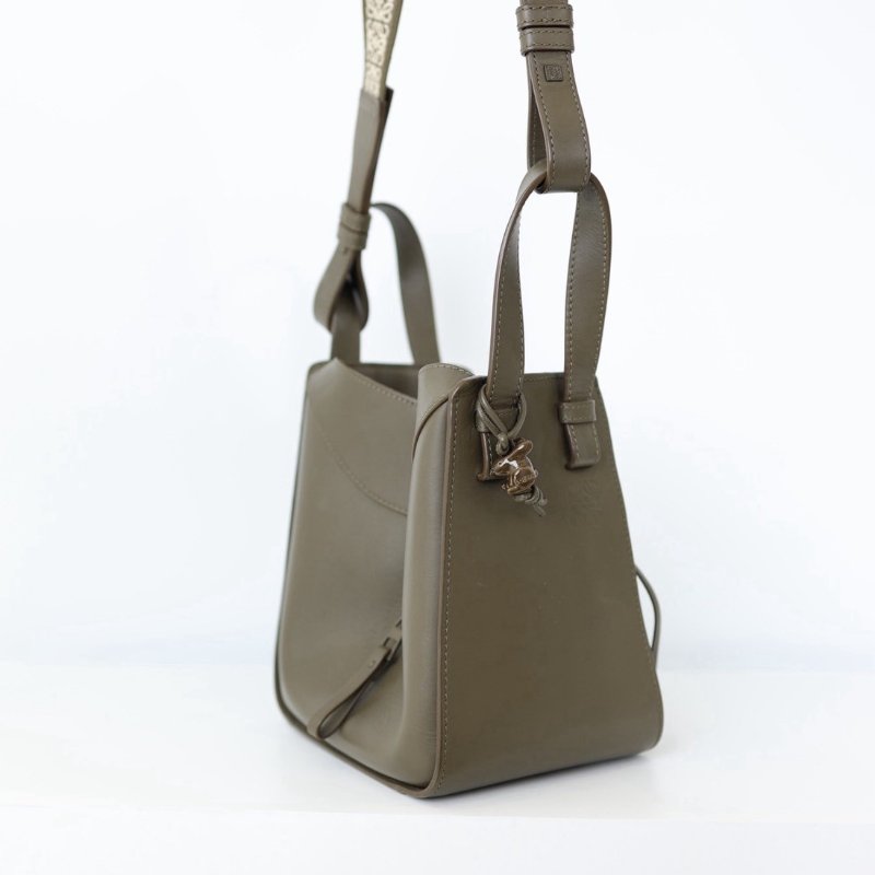 二手LOEWE Hammock 質感霧綠-3