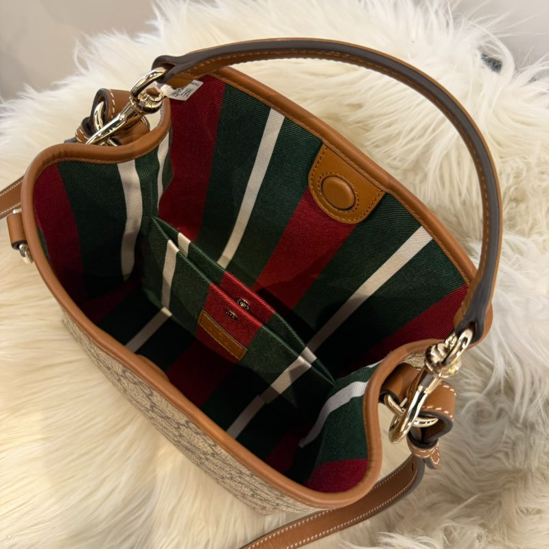 全新 GUCCI Emblem系列水桶包-4