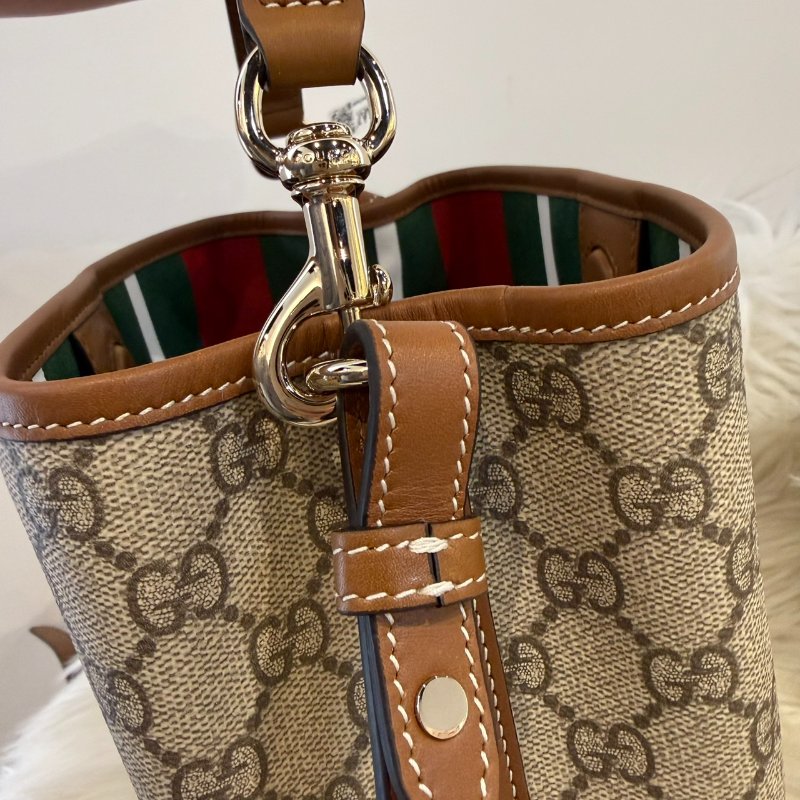 全新 GUCCI Emblem系列水桶包-7