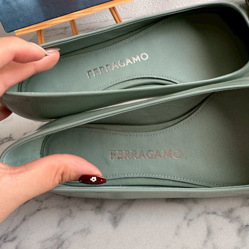‼️顏色高級 Ferragamo 蒼翠綠平底鞋 娃娃鞋-3