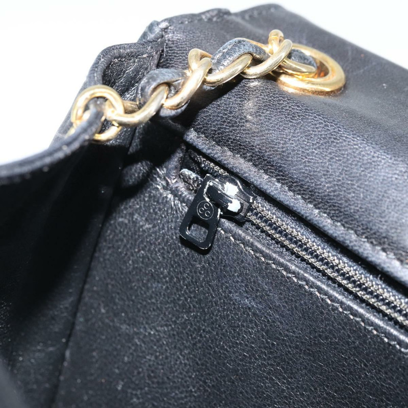 【日本直送】香奈兒 (CHANEL) 絎縫鏈條肩背包，羊皮材質，黑色，金色雙C標誌，正品編號 171174SAV-21