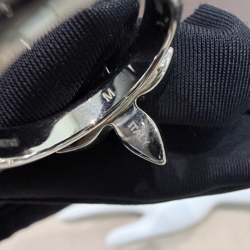 LV Love Letters 十字紋四葉草戒指 LN010-6