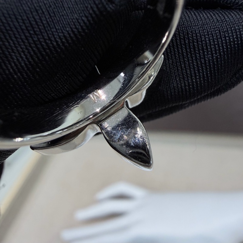 LV Love Letters 十字紋四葉草戒指 LN010-7