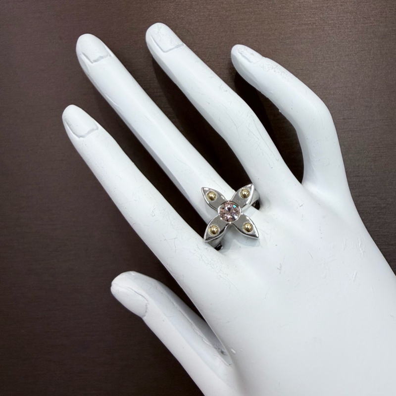 LV Love Letters 十字紋四葉草戒指 LN010-0