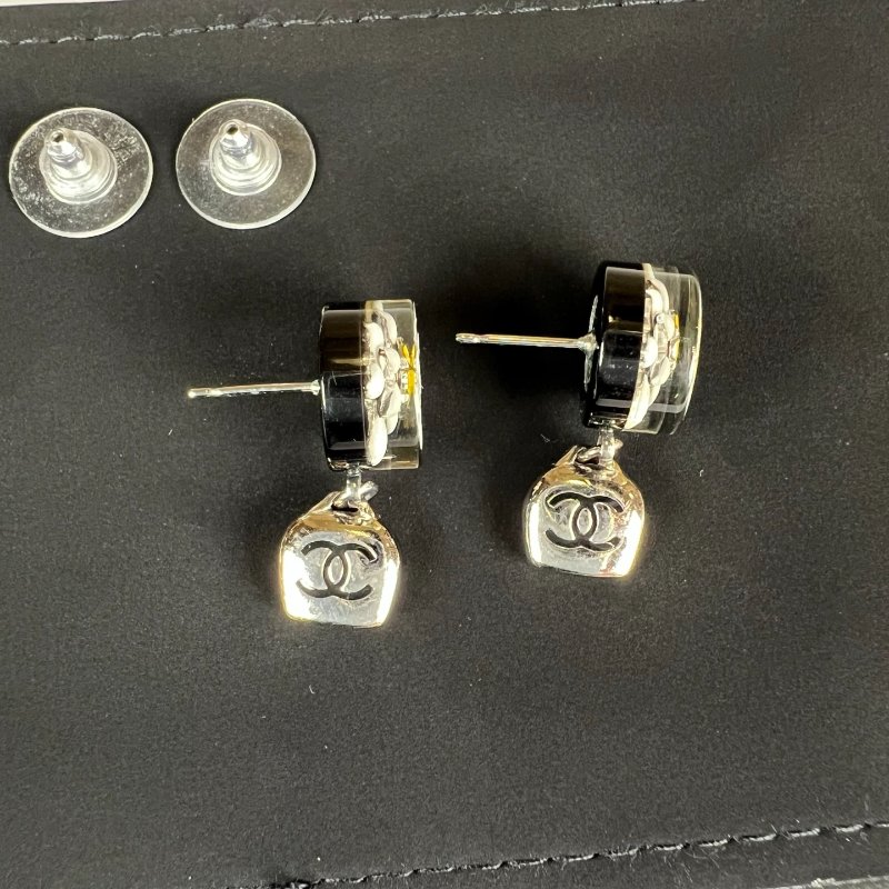 CHANEL 小白花垂墜耳環-4