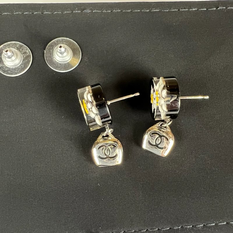 CHANEL 小白花垂墜耳環-5