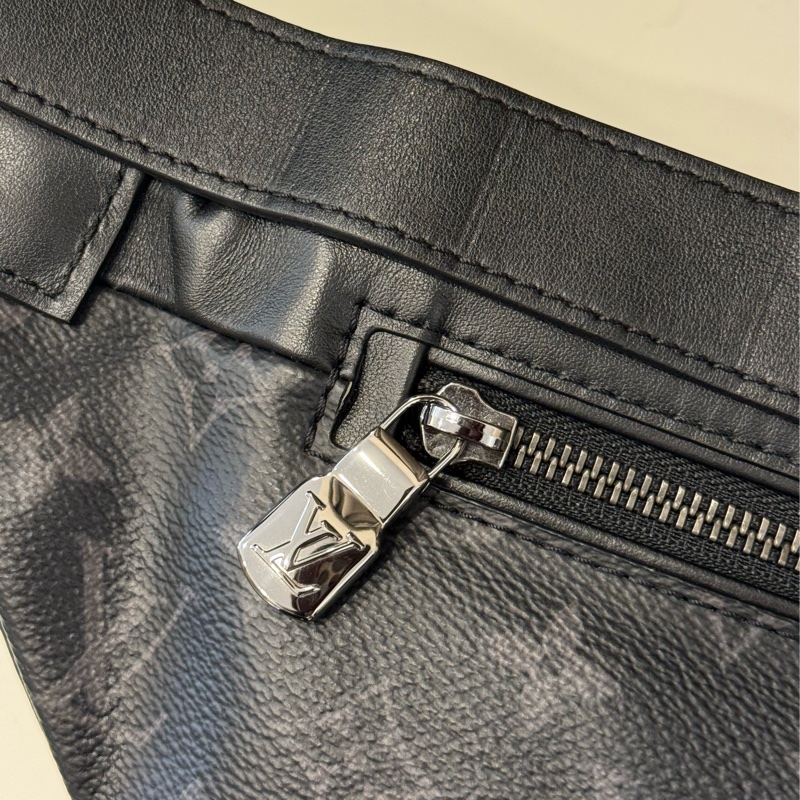 (極新甜價)Louis vuitton路易威登pm經典黑花紋腰包-2