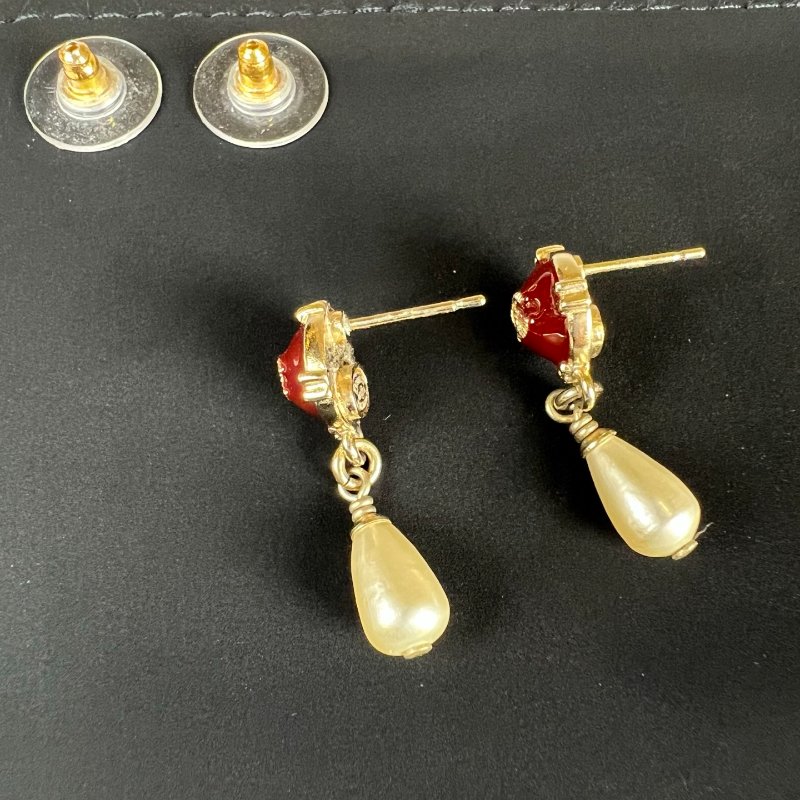 CHANEL 酒紅雙C垂墜珍珠耳環 A17/A-2