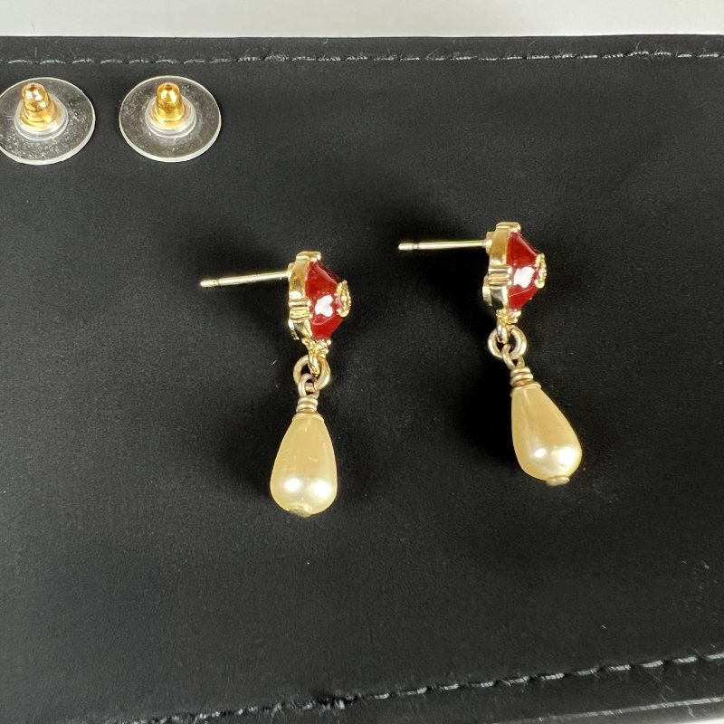 CHANEL 酒紅雙C垂墜珍珠耳環 A17/A-3