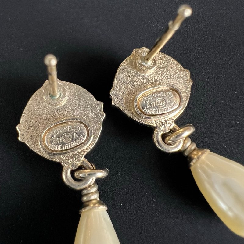 CHANEL 酒紅雙C垂墜珍珠耳環 A17/A-5