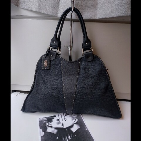 Fendi 黑皮邊布身梯形大托特包