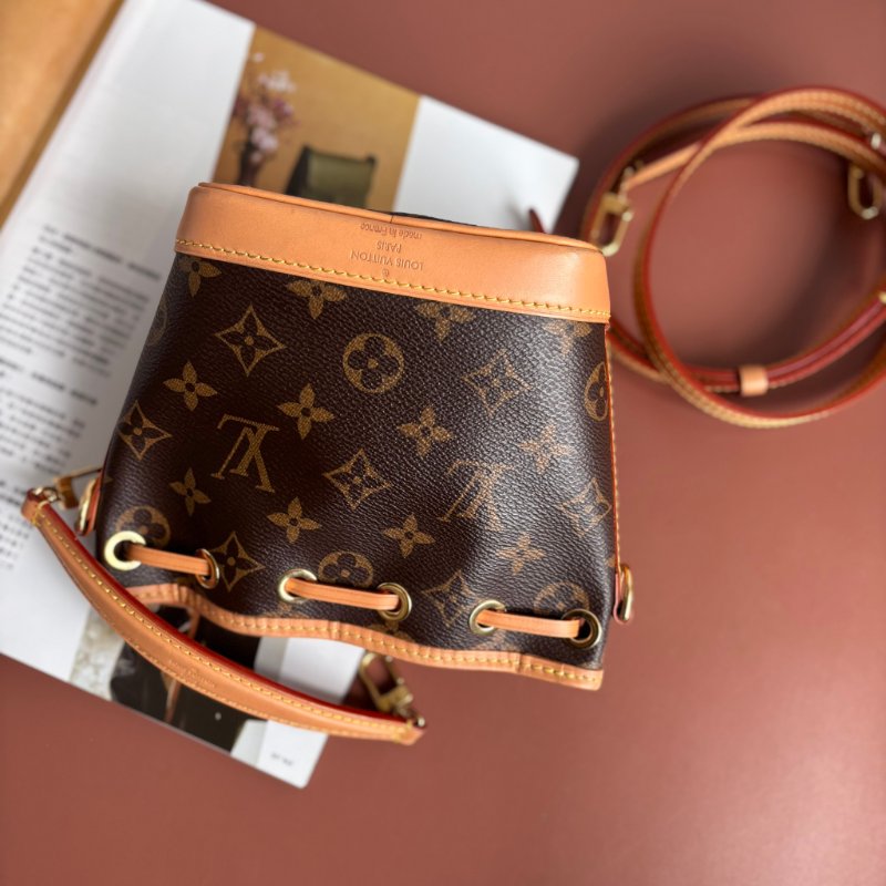 ::LOUIS VUITTON:: LV M81266 Nano Noé 花紋水桶包 手提斜背包-1