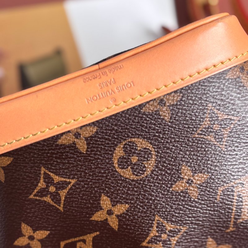 ::LOUIS VUITTON:: LV M81266 Nano Noé 花紋水桶包 手提斜背包-2