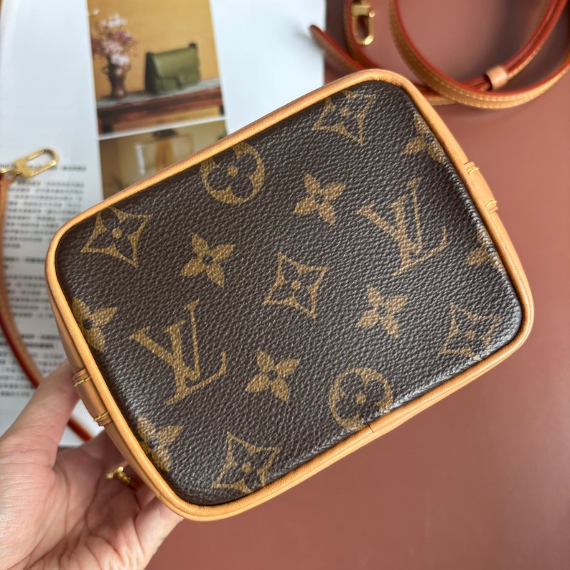 ::LOUIS VUITTON:: LV M81266 Nano Noé 花紋水桶包 手提斜背包-3