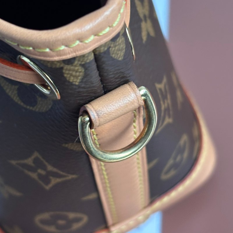 ::LOUIS VUITTON:: LV M81266 Nano Noé 花紋水桶包 手提斜背包-10