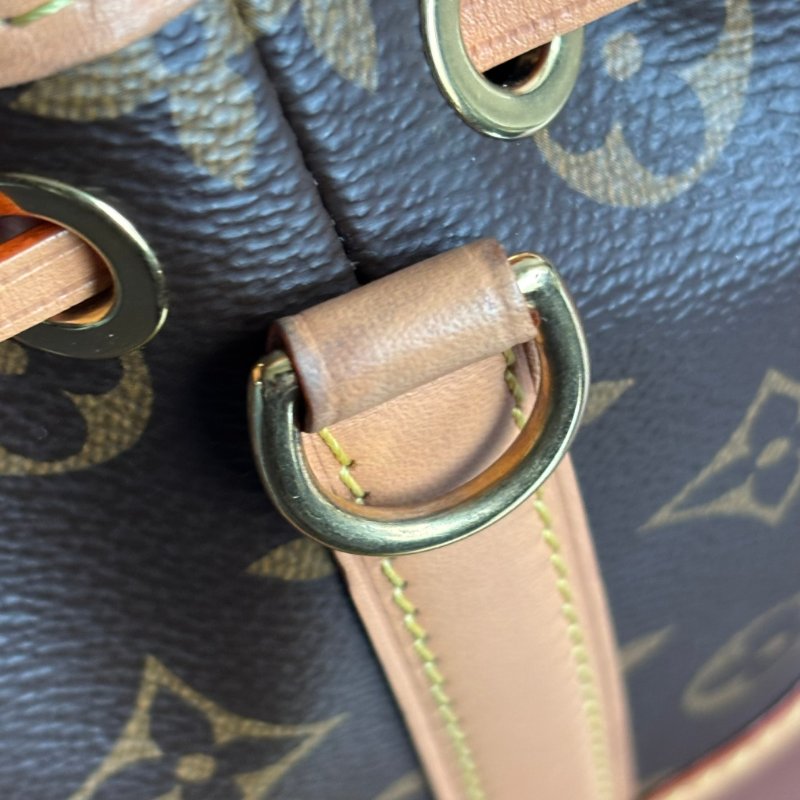 ::LOUIS VUITTON:: LV M81266 Nano Noé 花紋水桶包 手提斜背包-11