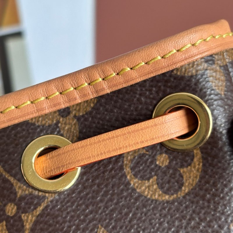 ::LOUIS VUITTON:: LV M81266 Nano Noé 花紋水桶包 手提斜背包-13