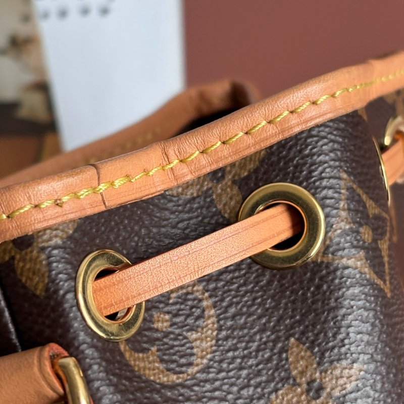 ::LOUIS VUITTON:: LV M81266 Nano Noé 花紋水桶包 手提斜背包-14