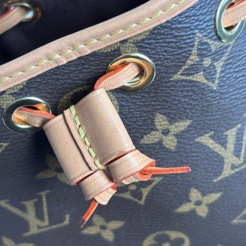::LOUIS VUITTON:: LV M81266 Nano Noé 花紋水桶包 手提斜背包-30