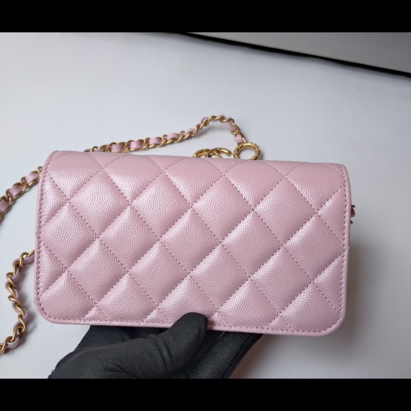 Chanel 金鍊T釦珠光粉荔枝皮斜背口蓋小包-3