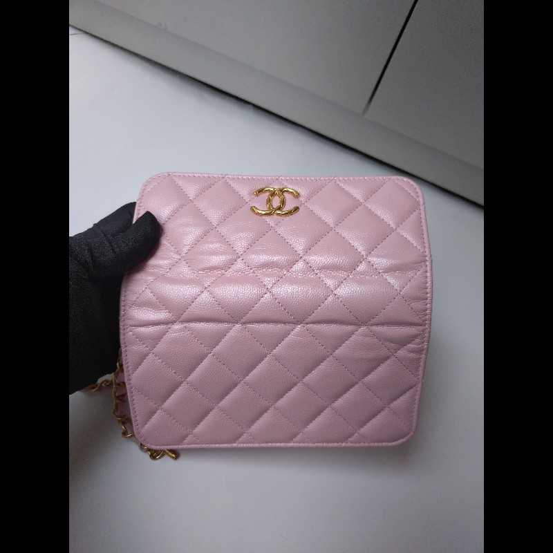 Chanel 金鍊T釦珠光粉荔枝皮斜背口蓋小包-7