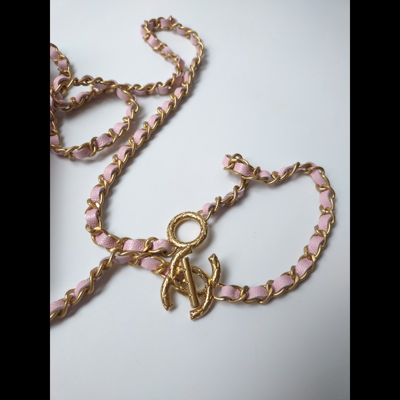 Chanel 金鍊T釦珠光粉荔枝皮斜背口蓋小包-24