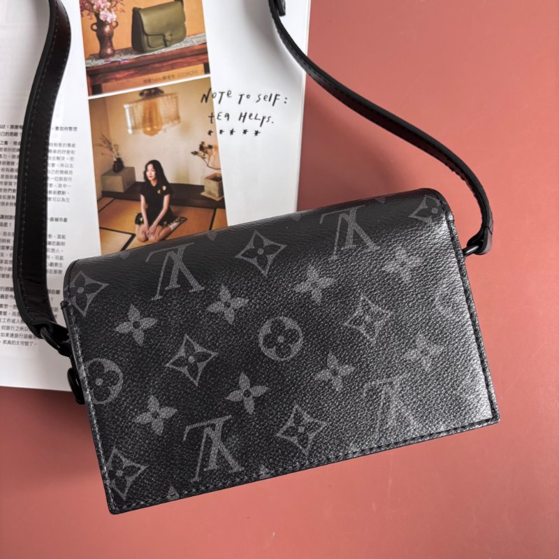 ::LOUIS VUITTON:: LV M81783 Steamer黑花紋黑鍊條吸釦方型隨身錢包 斜背包-2