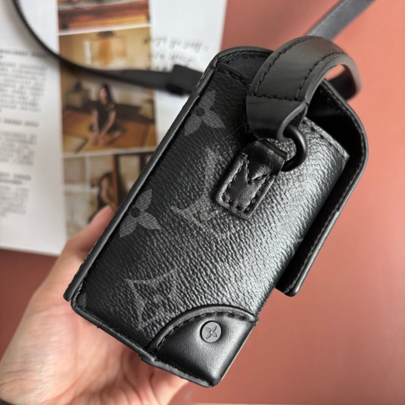 ::LOUIS VUITTON:: LV M81783 Steamer黑花紋黑鍊條吸釦方型隨身錢包 斜背包-5