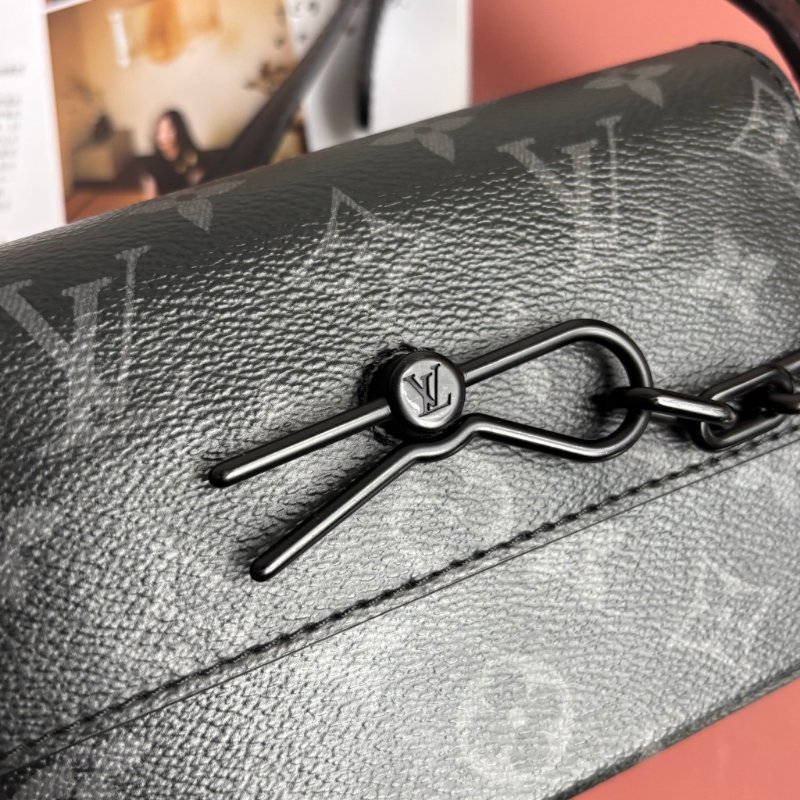 ::LOUIS VUITTON:: LV M81783 Steamer黑花紋黑鍊條吸釦方型隨身錢包 斜背包-6