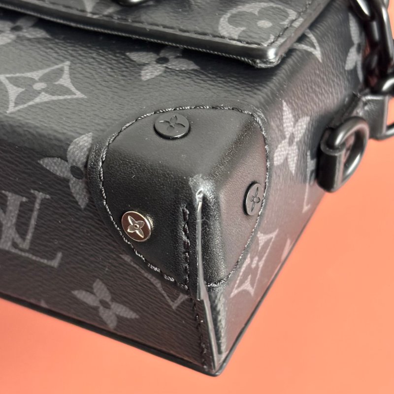 ::LOUIS VUITTON:: LV M81783 Steamer黑花紋黑鍊條吸釦方型隨身錢包 斜背包-7